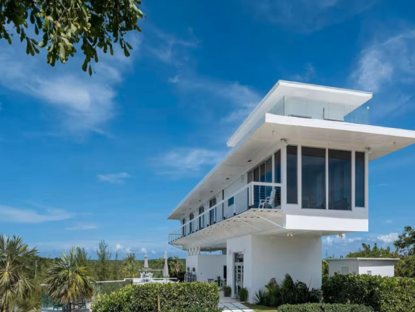 Luxurious Beachfront Estate in Eleuthera